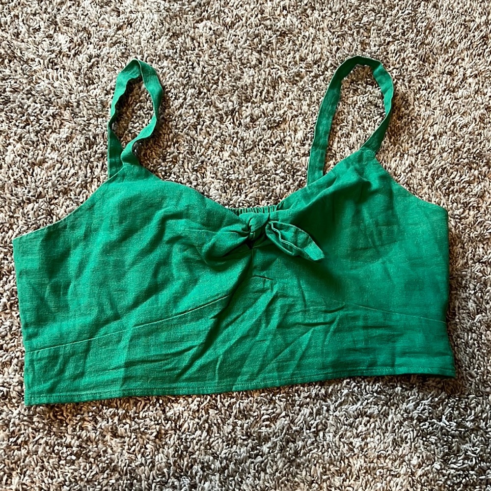 Universal thread crop tank top